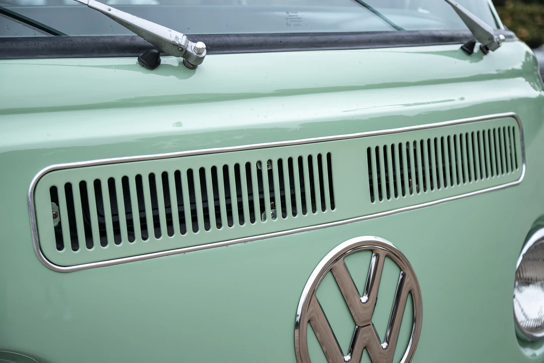 1972 Volkswagen Bay-Window Bus - Image 14 of 31