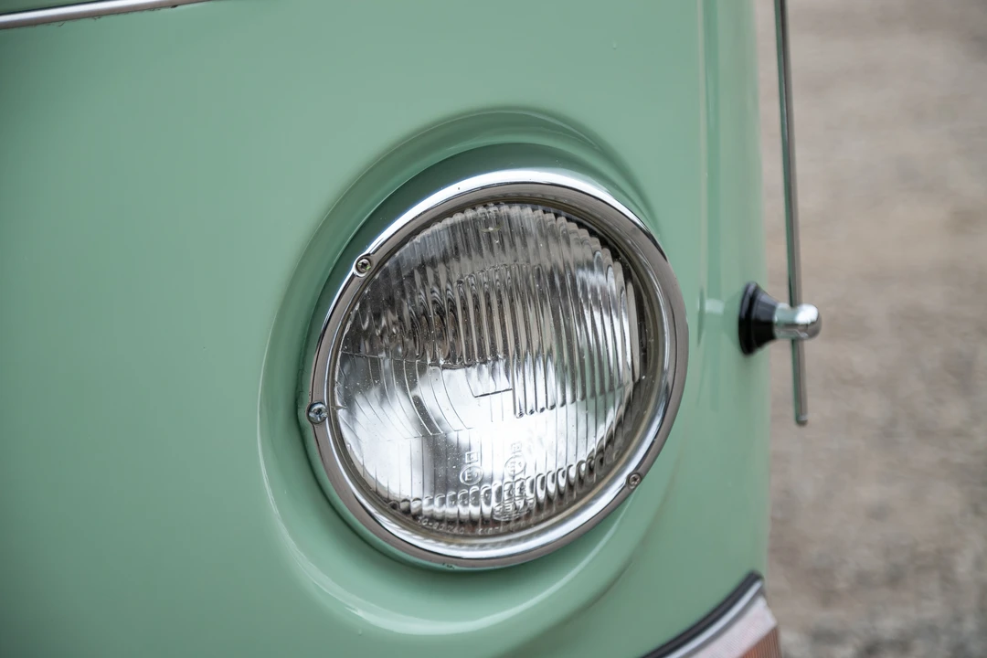 1972 Volkswagen Bay-Window Bus - Image 15 of 31