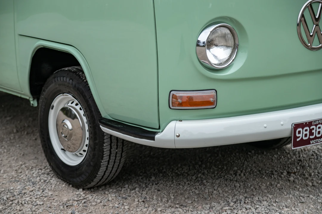 1972 Volkswagen Bay-Window Bus - Image 19 of 31