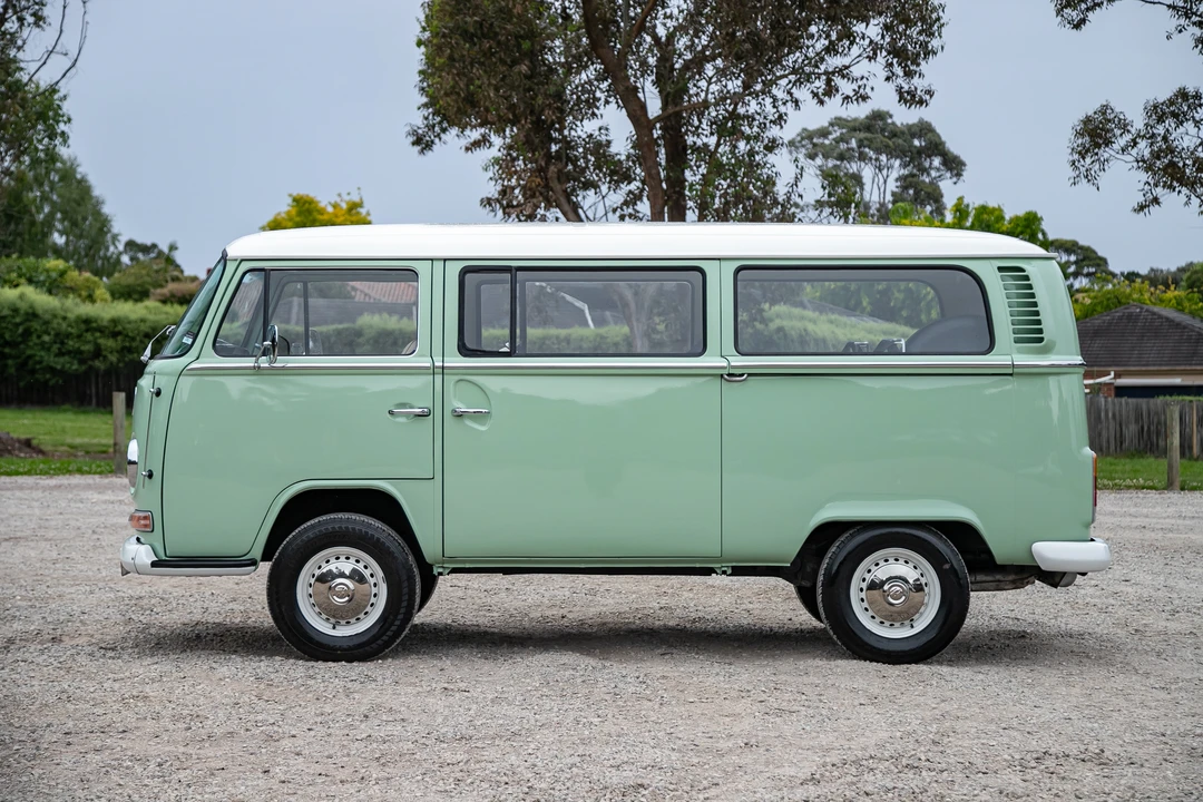 1972 Volkswagen Bay-Window Bus - Image 5 of 31