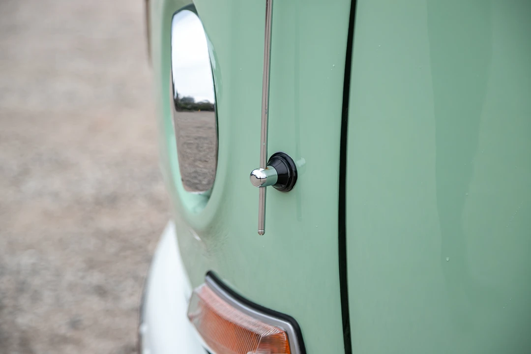 1972 Volkswagen Bay-Window Bus - Image 21 of 31