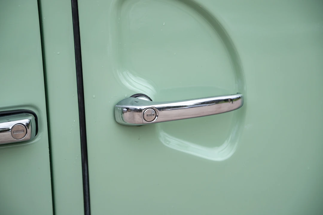 1972 Volkswagen Bay-Window Bus - Image 25 of 31