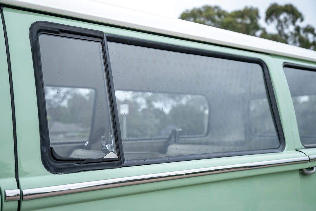 1972 Volkswagen Bay-Window Bus - Image 27 of 31