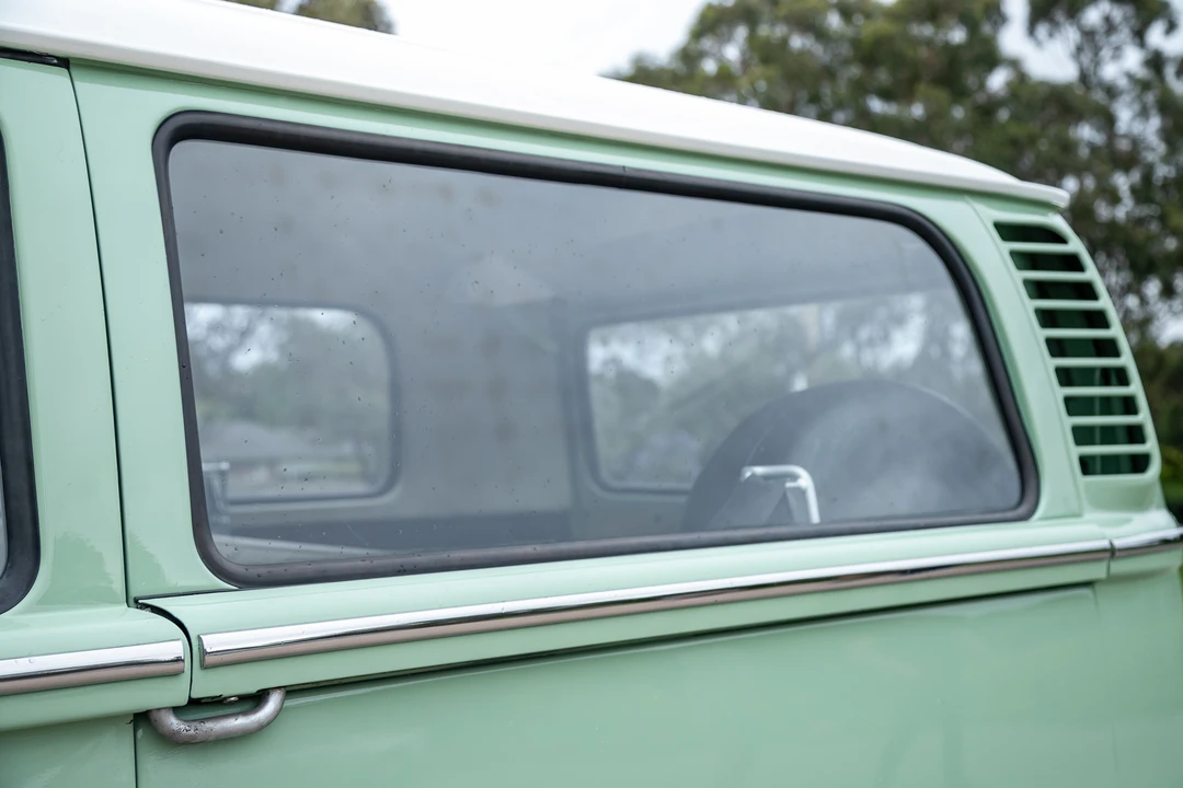 1972 Volkswagen Bay-Window Bus - Image 28 of 31