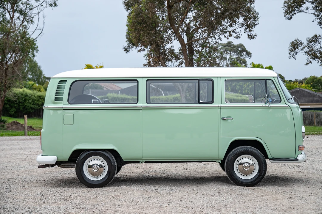 1972 Volkswagen Bay-Window Bus - Image 6 of 31