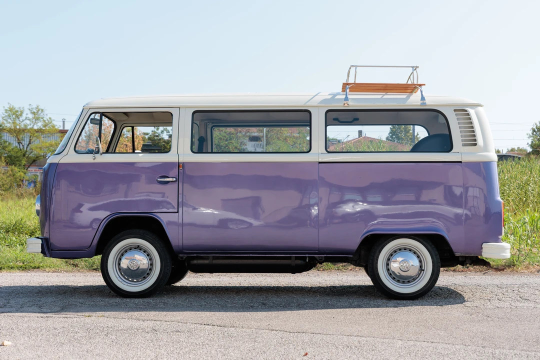 1972 Volkswagen Bay-Window Bus - Image 4 of 31