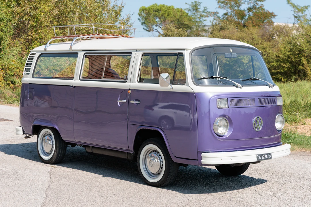 1972 Volkswagen Bay-Window Bus - Image 9 of 31