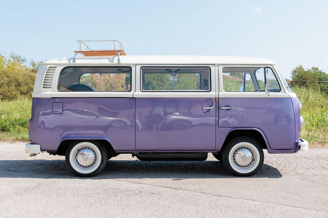 1972 Volkswagen Bay-Window Bus - Image 8 of 31
