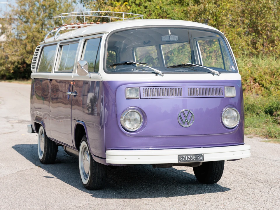 1972 Volkswagen Bay-Window Bus - Image 10 of 31