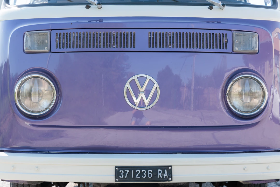 1972 Volkswagen Bay-Window Bus - Image 11 of 31