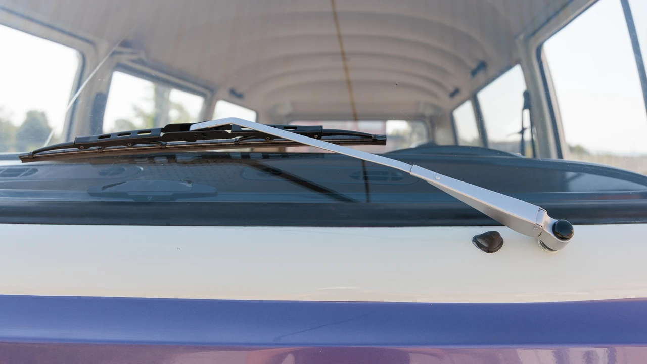1972 Volkswagen Bay-Window Bus - Image 22 of 31
