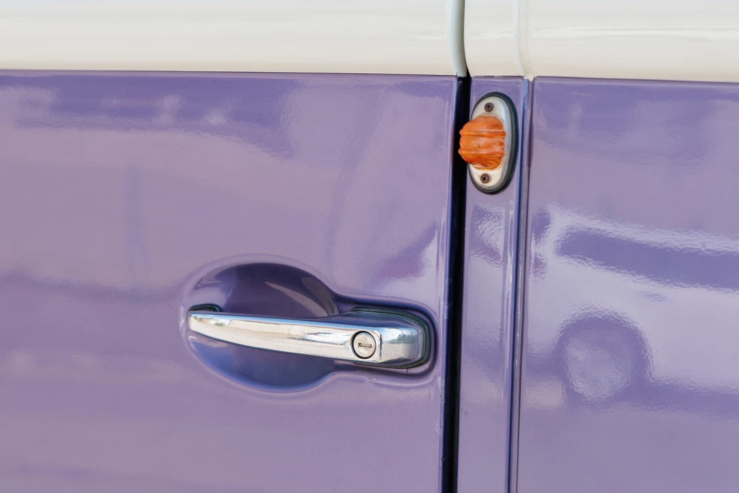 1972 Volkswagen Bay-Window Bus - Image 28 of 31
