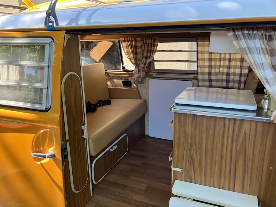 1972 Volkswagen Bay-Window Camper - Image 5 of 10