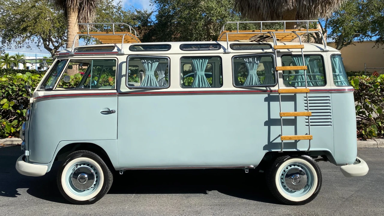 1972 Volkswagen Bay-Window Bus - Image 2 of 29