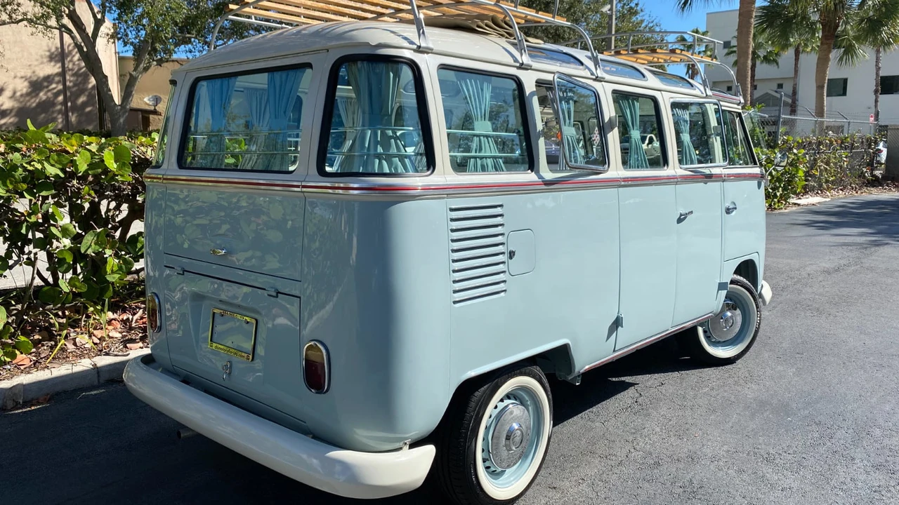 1972 Volkswagen Bay-Window Bus - Image 3 of 29