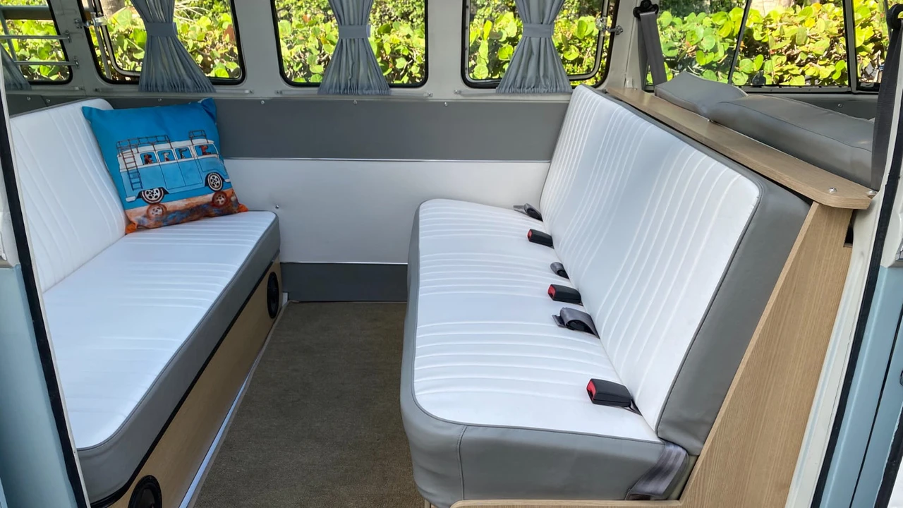 1972 Volkswagen Bay-Window Bus - Image 7 of 29