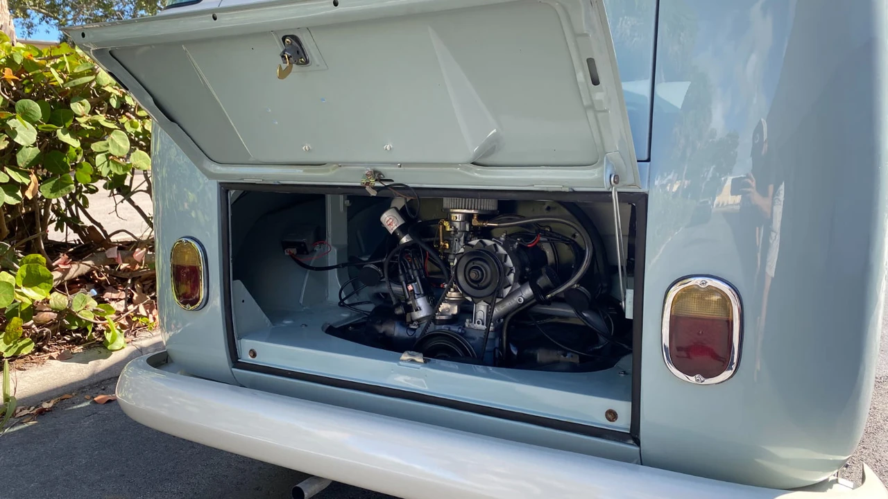 1972 Volkswagen Bay-Window Bus - Image 13 of 29