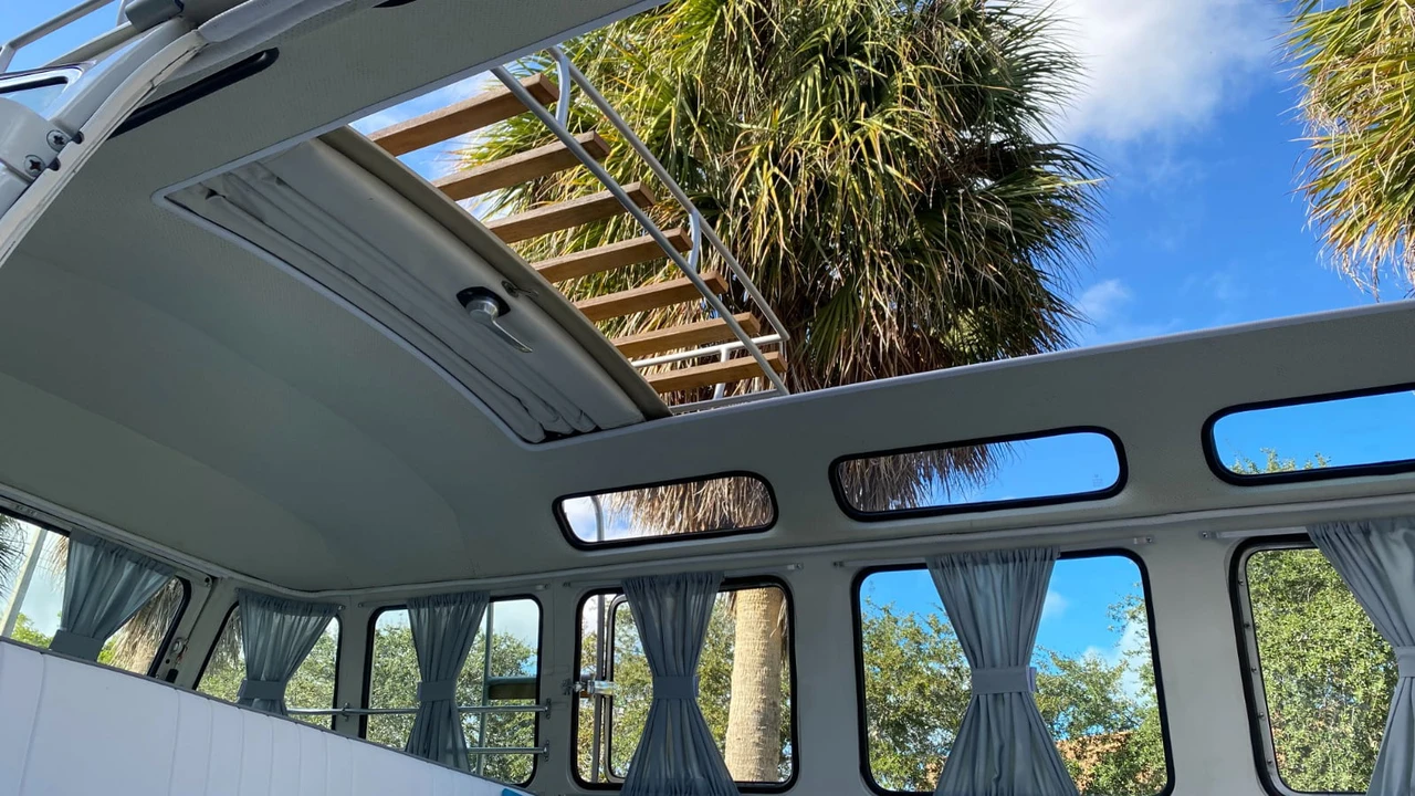 1972 Volkswagen Bay-Window Bus - Image 17 of 29