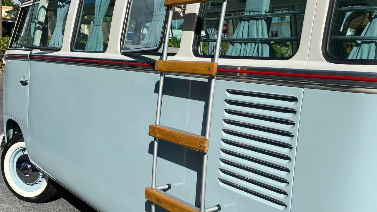 1972 Volkswagen Bay-Window Bus - Image 19 of 29