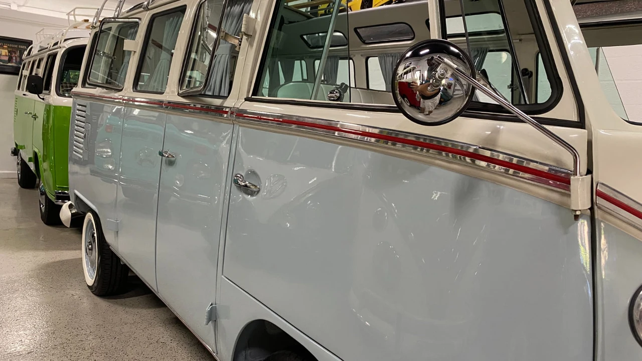 1972 Volkswagen Bay-Window Bus - Image 24 of 29
