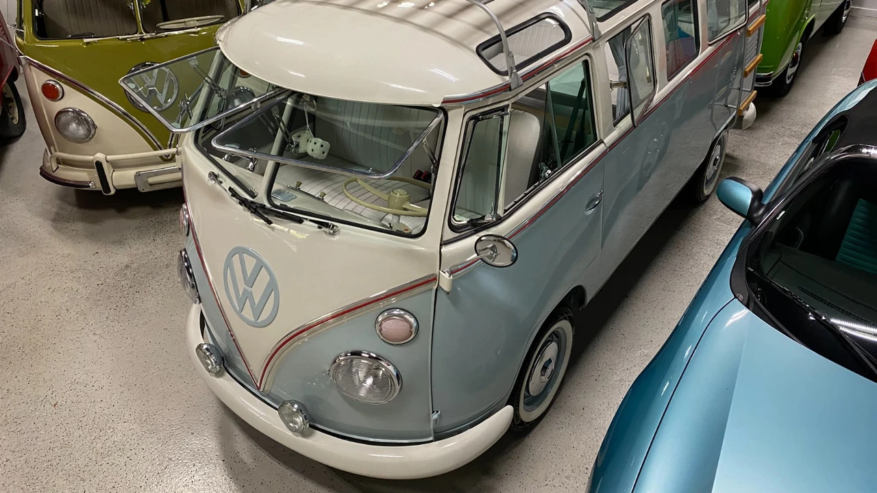 1972 Volkswagen Bay-Window Bus - Image 26 of 29