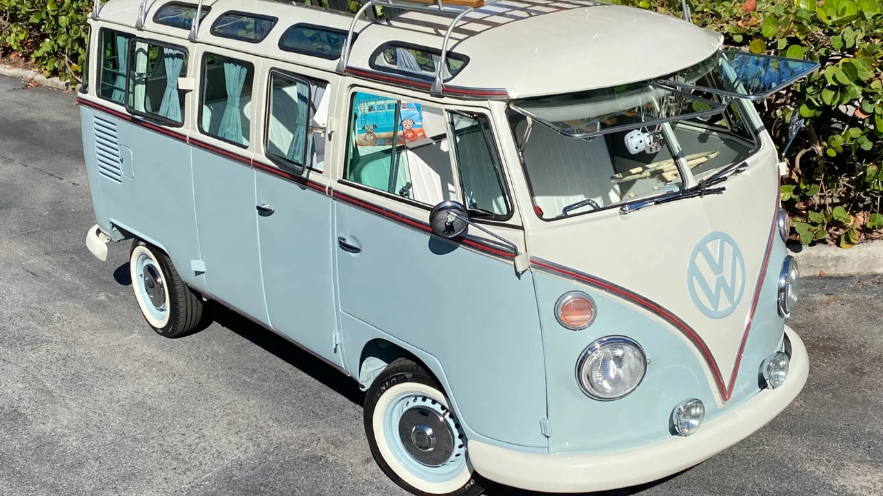1972 Volkswagen Bay-Window Bus - Image 27 of 29
