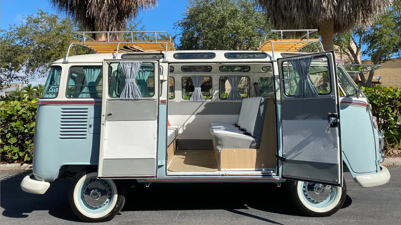 1972 Volkswagen Bay-Window Bus - Image 28 of 29