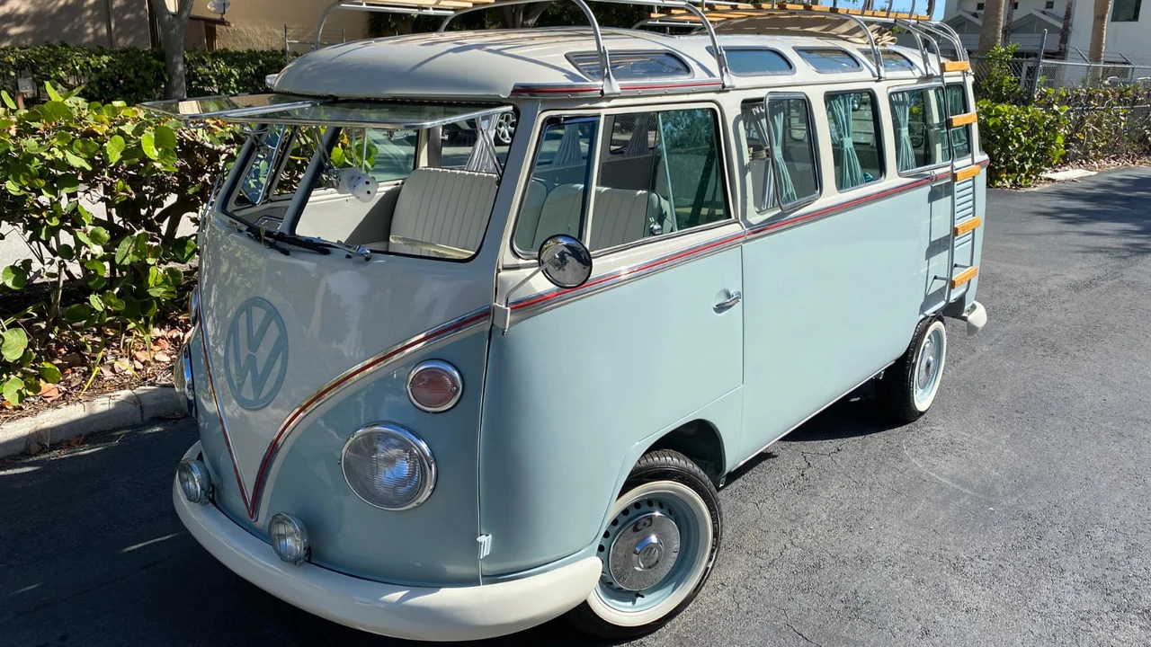 1972 Volkswagen Bay-Window Bus - Image 29 of 29