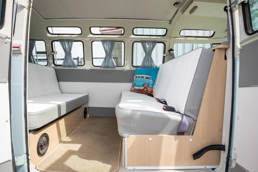 1972 Volkswagen Bay-Window Bus - Image 24 of 31