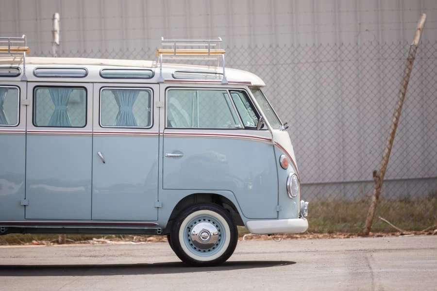 1972 Volkswagen Bay-Window Bus - Image 6 of 31