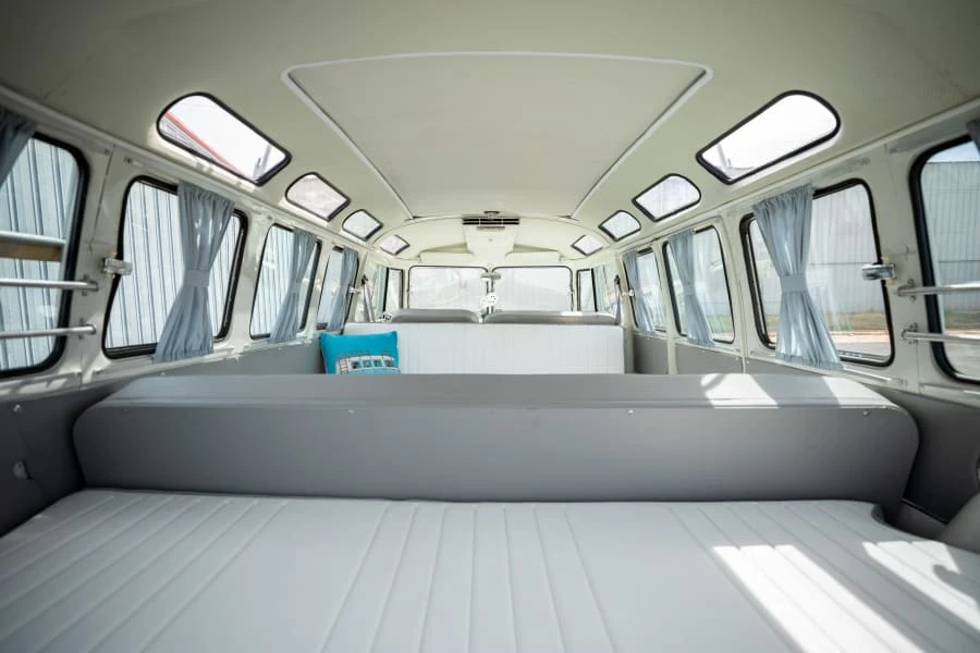 1972 Volkswagen Bay-Window Bus - Image 19 of 31
