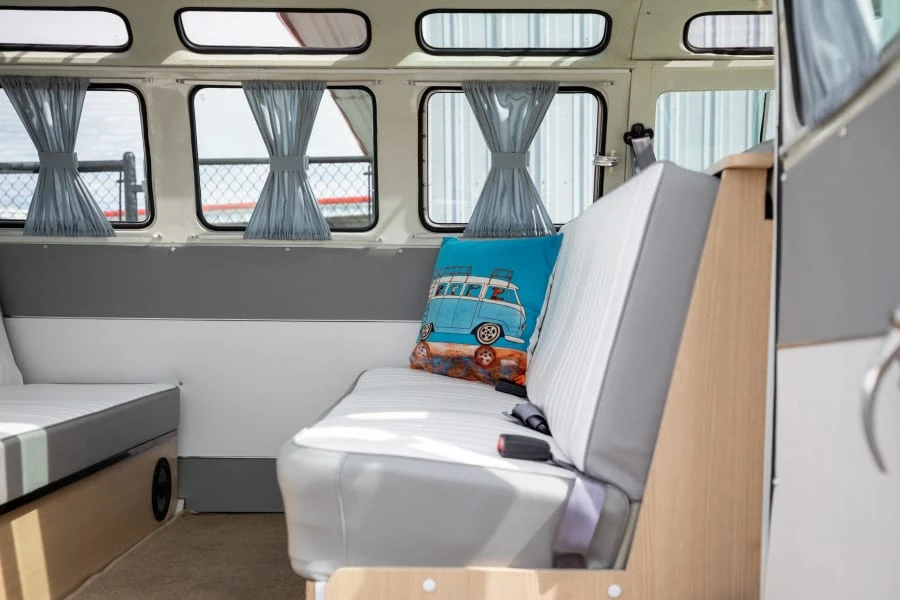 1972 Volkswagen Bay-Window Bus - Image 21 of 31