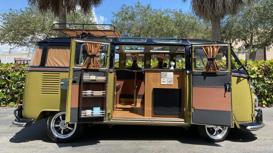 1972 Volkswagen Bay-Window Bus - Image 4 of 11