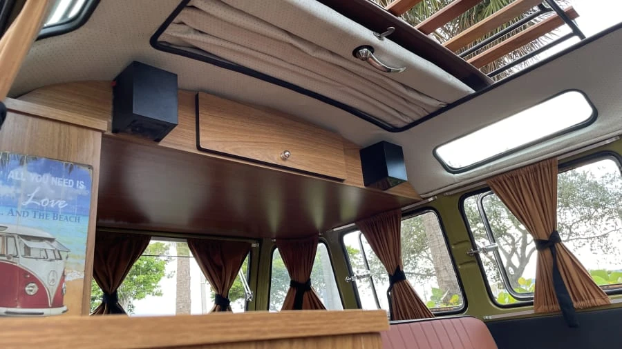 1972 Volkswagen Bay-Window Bus - Image 9 of 11