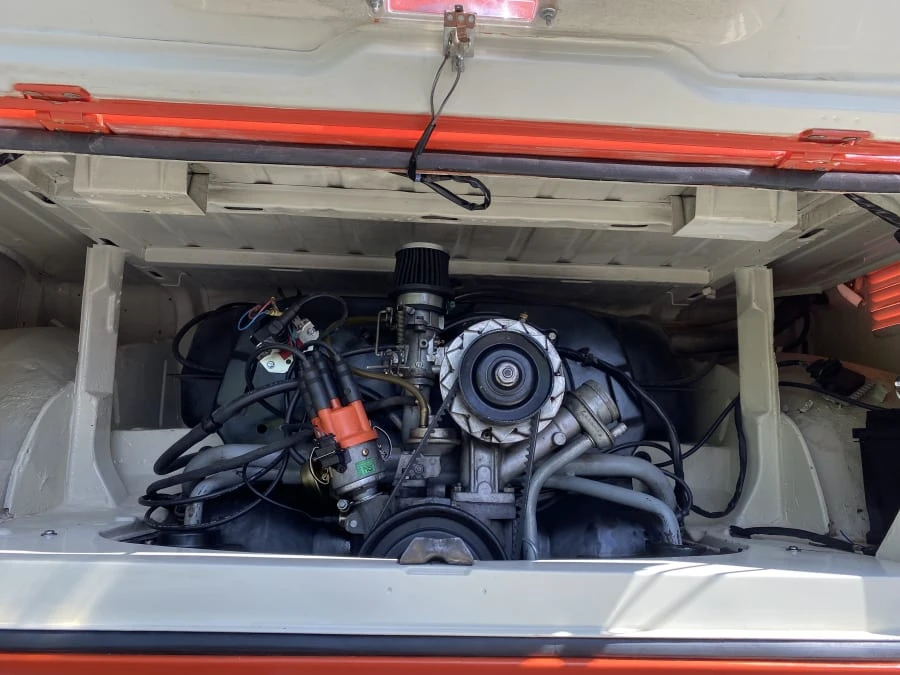 1972 Volkswagen Bay-Window Bus - Image 6 of 11