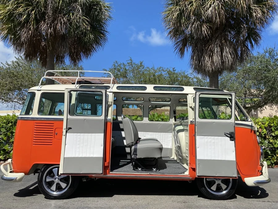 1972 Volkswagen Bay-Window Bus - Image 8 of 11