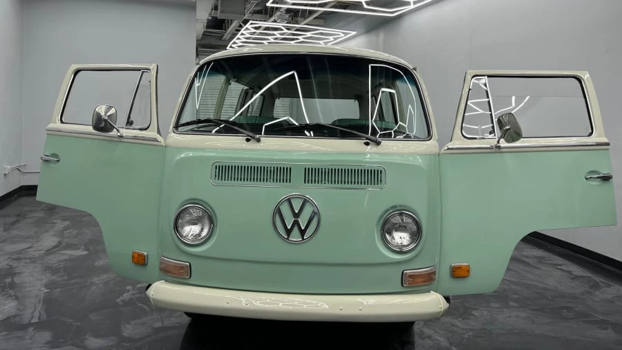 1972 Volkswagen Bay-Window Bus - Image 19 of 20