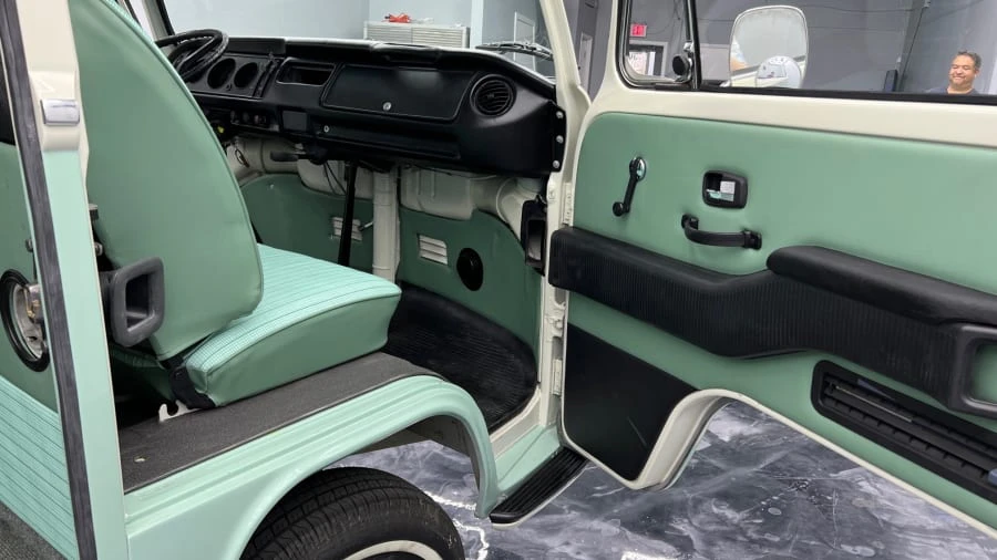 1972 Volkswagen Bay-Window Bus - Image 5 of 20