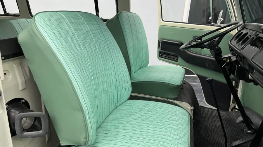 1972 Volkswagen Bay-Window Bus - Image 4 of 20