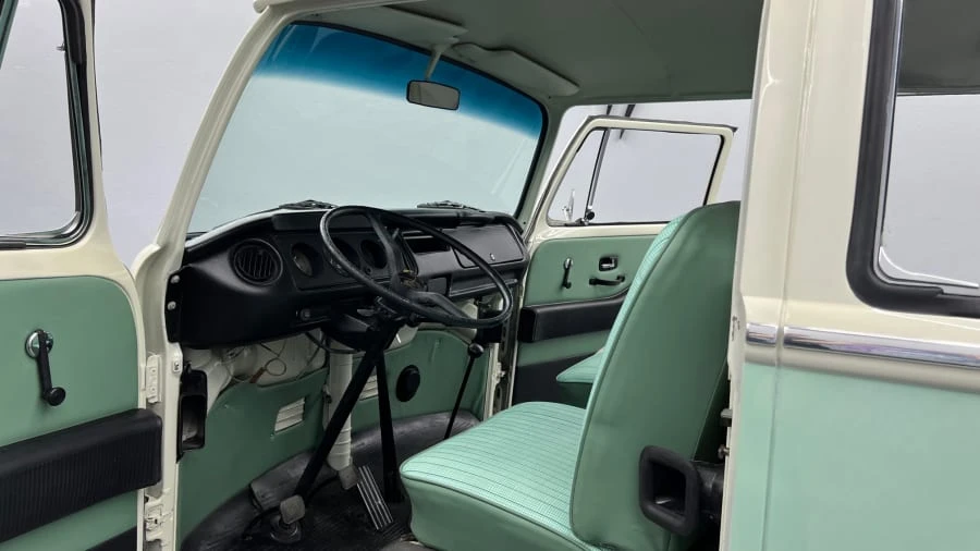 1972 Volkswagen Bay-Window Bus - Image 3 of 20