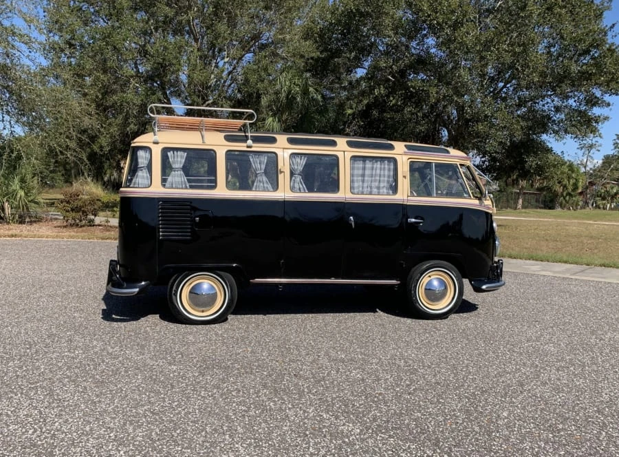 1972 Volkswagen Bay-Window Bus - Image 6 of 24
