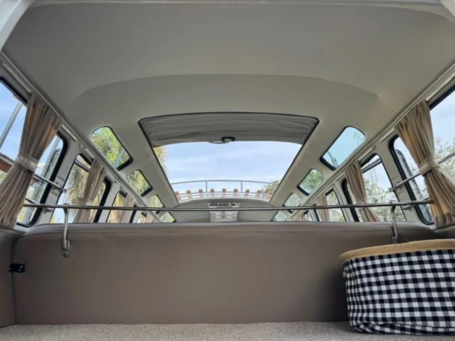 1972 Volkswagen Bay-Window Bus - Image 7 of 11
