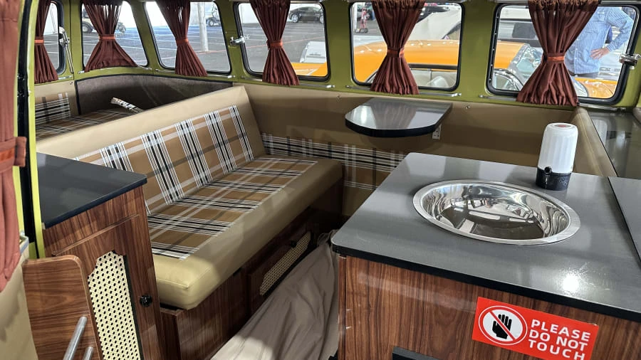 1972 Volkswagen Bay-Window Bus - Image 4 of 6