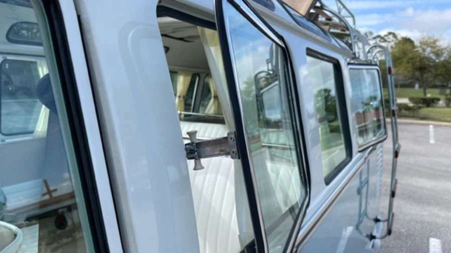 1972 Volkswagen Bay-Window Bus - Image 9 of 30