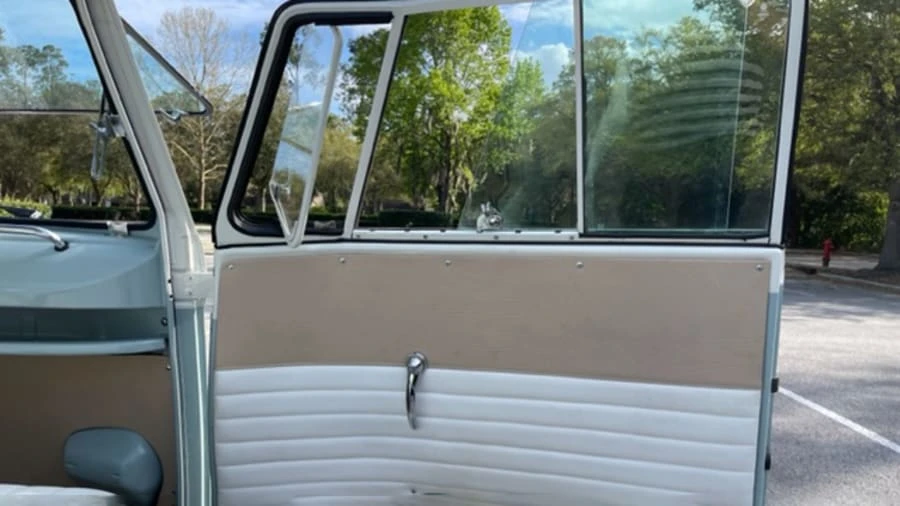 1972 Volkswagen Bay-Window Bus - Image 11 of 30