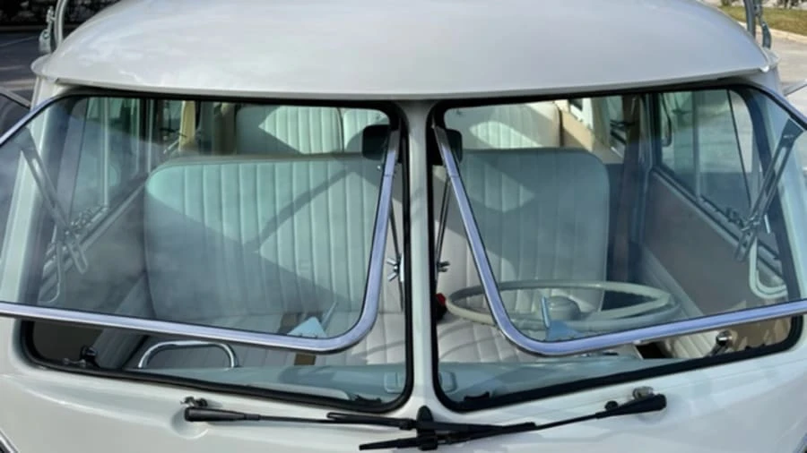 1972 Volkswagen Bay-Window Bus - Image 12 of 30