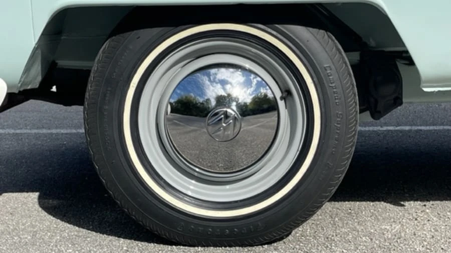 1972 Volkswagen Bay-Window Bus - Image 21 of 30