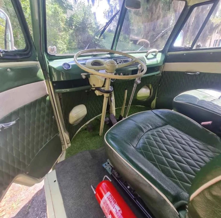 1972 Volkswagen Bay-Window Bus - Image 6 of 12