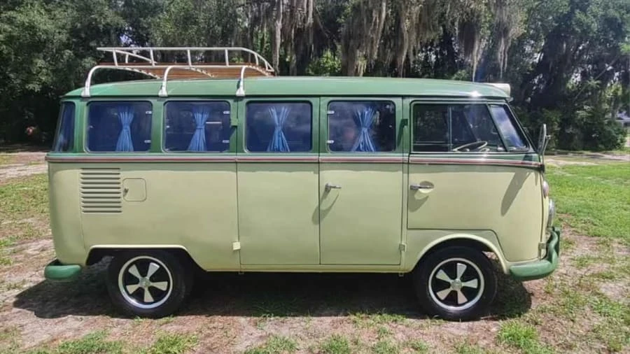 1972 Volkswagen Bay-Window Bus - Image 2 of 12