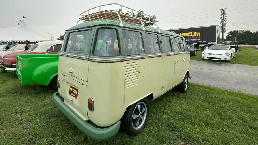 1972 Volkswagen Bay-Window Bus - Image 2 of 4